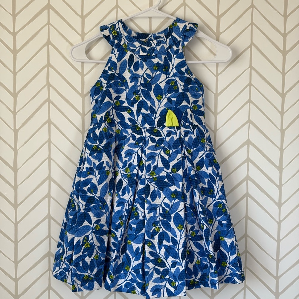 Beautiful girls dress
Mayoral 
Size 9 124cm
Like new